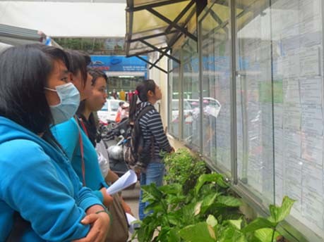 Hàng nghìn sinh viên vùng bão lũ ở lại Sài Gòn làm Tết