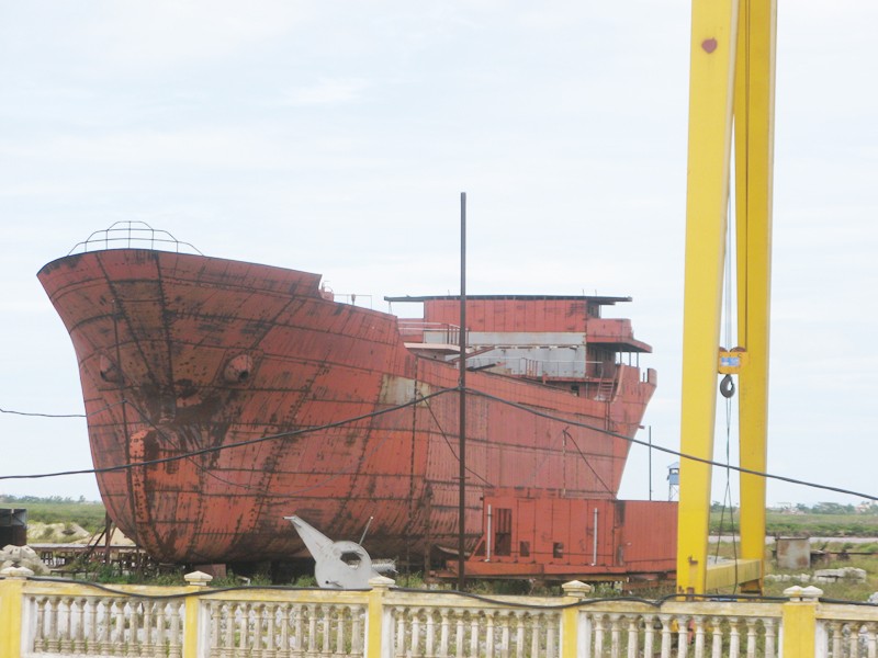 Một con tàu đang đóng dở của Vinashin tại Nhà máy đóng tàu Thịnh Long 1 (Hải Hậu, Nam Định). Ảnh: Phạm Anh