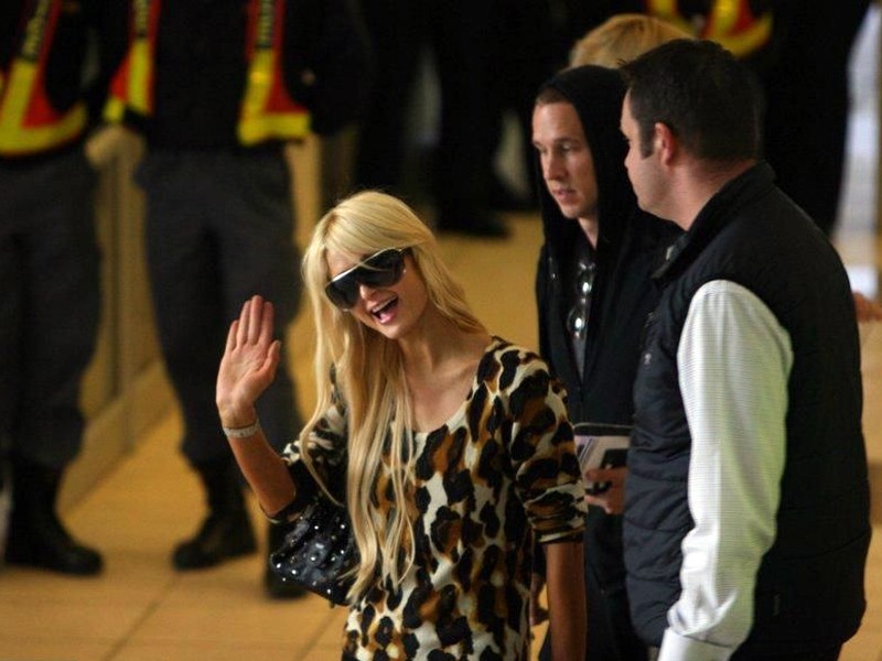 Paris Hilton tới Nam Phi