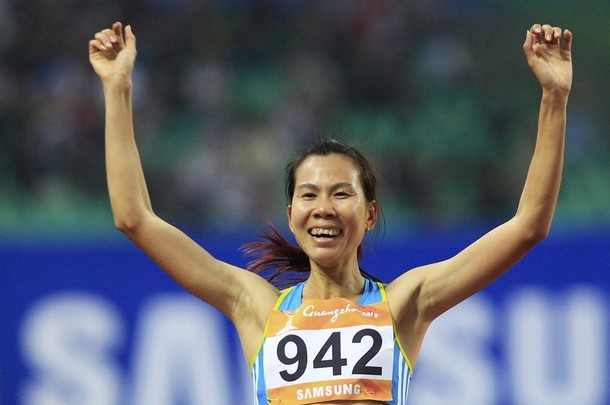 Nụ cười rạng rỡ của Thanh Hằng khi về đích thứ hai ở chung kết cự ly 1500m. Ảnh: Reuters