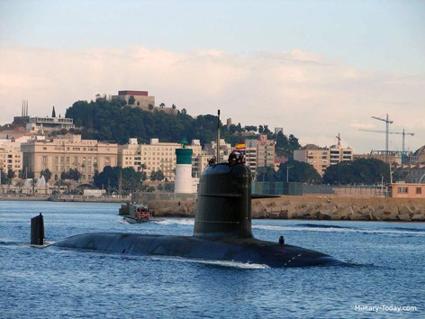 Ấn Độ vật lộn với đội tàu ngầm 'hưu trí'