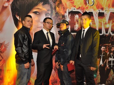 Tùng Min (trái), Hà Lê, Cường 5even (bìa phải) trong buổi công chiếu Vũ điệu đam mê