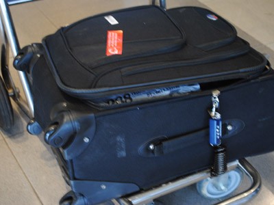 Chiếc vali của ông Phú tại hiện trường