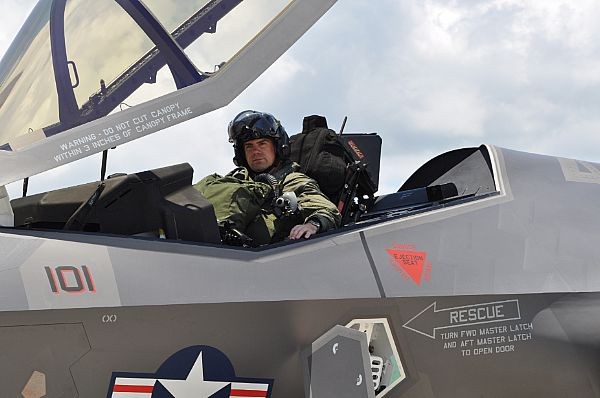 Hải quân Mỹ nhận tiêm kích F-35C phiên bản tàu sân bay