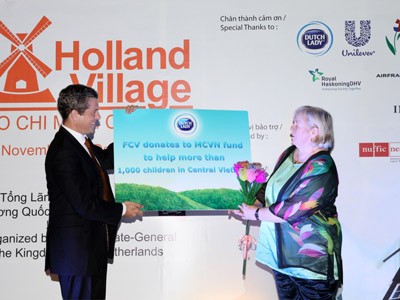 Frieslandcampina Việt Nam tham dự ngôi làng Hà Lan 2013