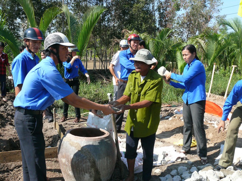 Thanh niên Cà Mau xây nhà nhân ái