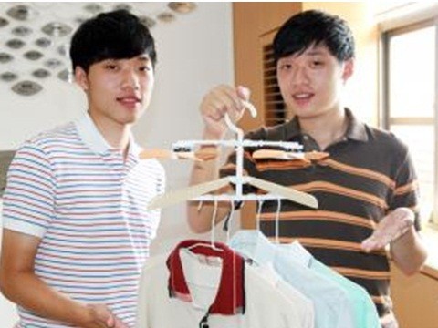 Cặp sinh đôi phát minh máy làm khô quần áo siêu tốc