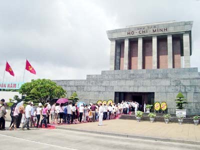 Tạm ngừng tổ chức viếng lăng Chủ tịch Hồ Chí Minh