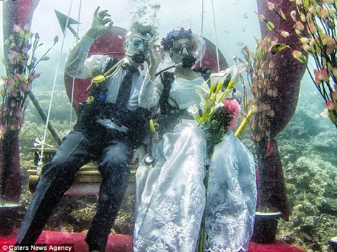 Đám cưới lãng mạn dưới biển sâu 12 mét
