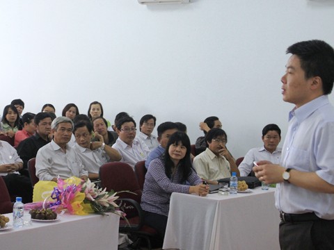 GS Ngô Bảo Châu đối thoại với học sinh Đà Nẵng