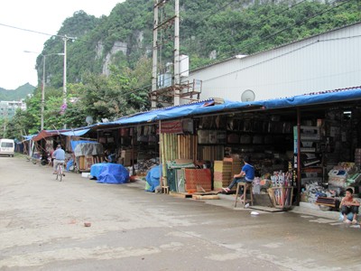 Tiểu thương Trung Quốc bỏ chợ Tân Thanh