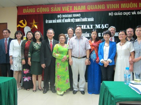 Tập huấn cho giáo viên người Việt ở nước ngoài