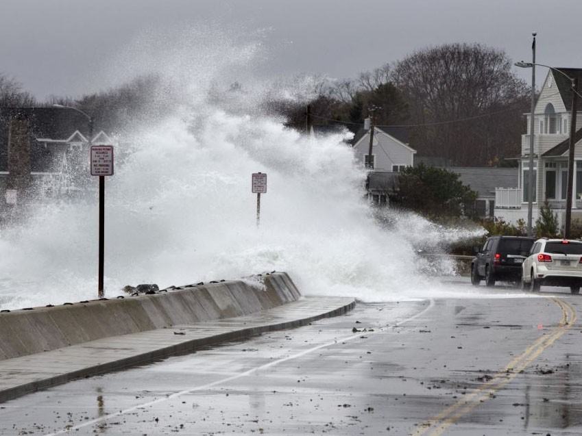 Nước Mỹ ‘gồng mình’ chống siêu bão Sandy