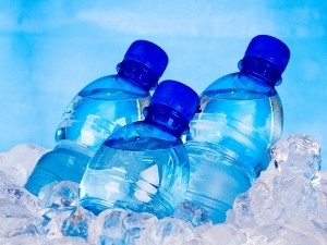 Thu hồi 5 loại nước đóng chai nhiễm khuẩn