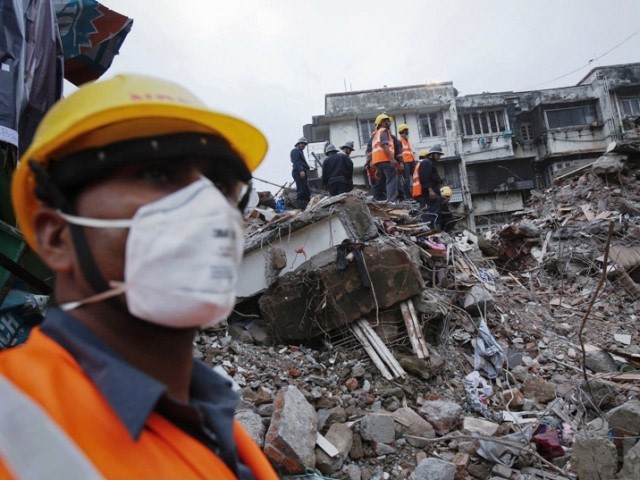 Hiện trường vụ sập tòa nhà ở Mumbai khiến 4 người thiệt mạng