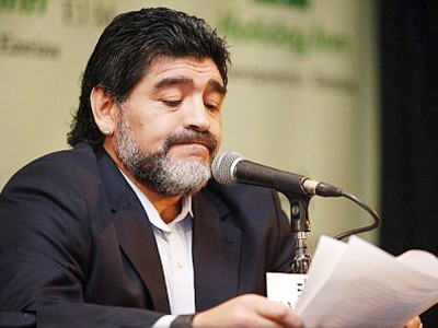 Maradona vén màn bí mật tuyển Argentina trong buổi họp báo