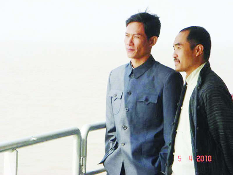 Minh Hải (trái) trong vai Nguyễn Ái Quốc