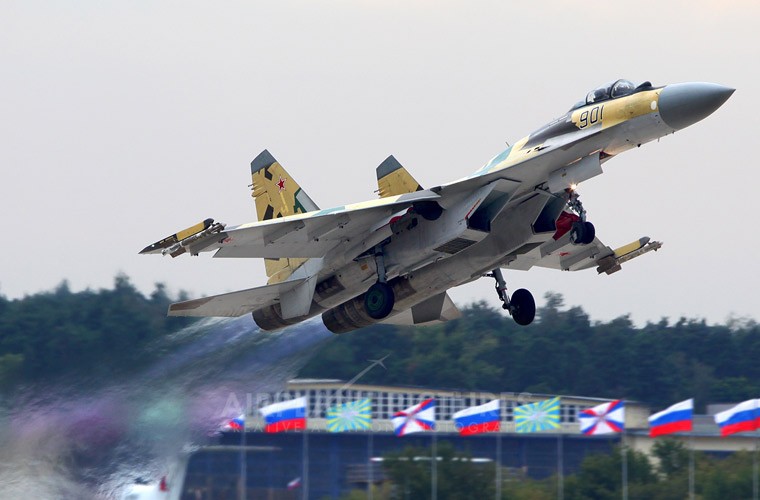 Máy bay chiến đấu hạng khủng của Nga dự hội chợ