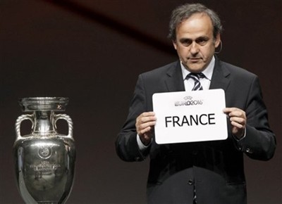 Platini công bố Pháp trở thành chủ nhà của Euro 2016. Ảnh: Getty Image