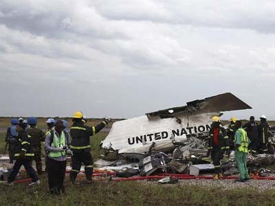 Máy bay của Liên Hợp Quốc rơi, 32 người chết