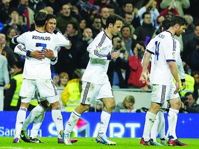 Varane khiến cả Ronaldo, Messi “mất điện”