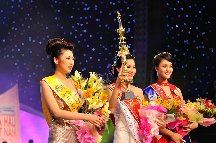 Đặng Thu Thảo đăng quang hoa hậu Việt Nam 2012