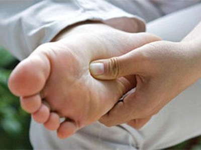 Tê chân tay: Biến chứng có thể dẫn tới tàn phế ở bệnh nhân tiểu đường