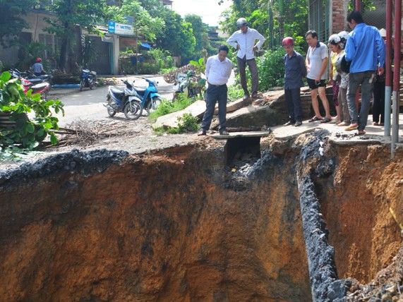 Hố tử thần nuốt nhà dân ở Phú Thọ