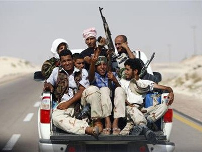 Quân nổi dậy tiến sát quê ông Gadhafi