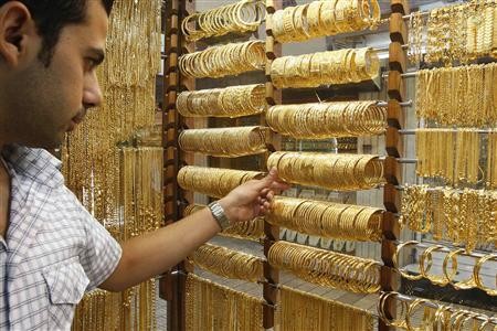 Giá vàng thế giới giảm dưới mốc 1.300 USD