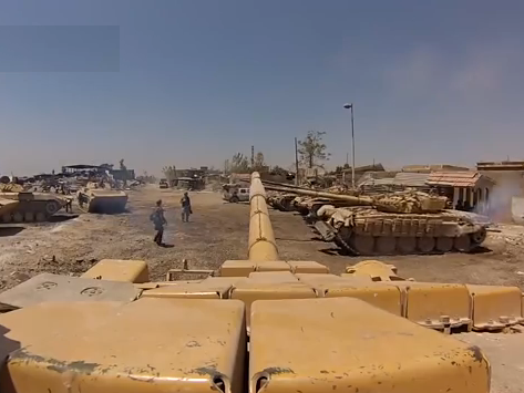 Clip: Xe tăng quân đội Syria tấn công phiến quân