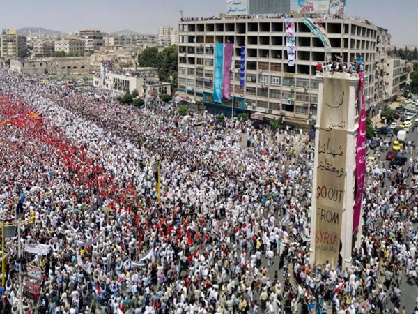 Đám đông biểu tình ở Syria. Ảnh: Journal of Foreign Relations