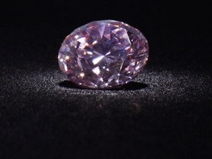 Kim cương 'hồng sao Hỏa' 17 triệu USD