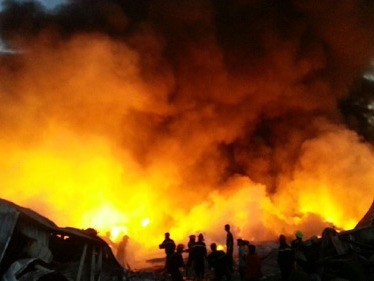 Nhà xưởng công ty Diana Bắc Ninh sụp đổ hoàn toàn trong biển lửa