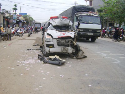 Hiện trường vụ tai nạn giao thông làm 4 người chết tại Thanh Hóa xảy ra tháng 4-2011 Ảnh: Hoàng Lam