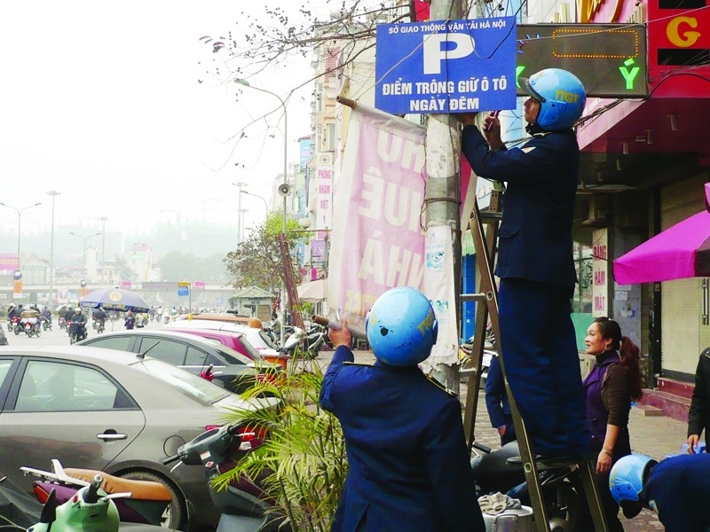Từ hôm nay, Hà Nội sẽ dẹp điểm trông giữ xe ở 262 tuyến phố. Ảnh: Trọng Đảng