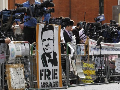 Ecuador cho phép nhà sáng lập WikiLeaks cư trú chính trị