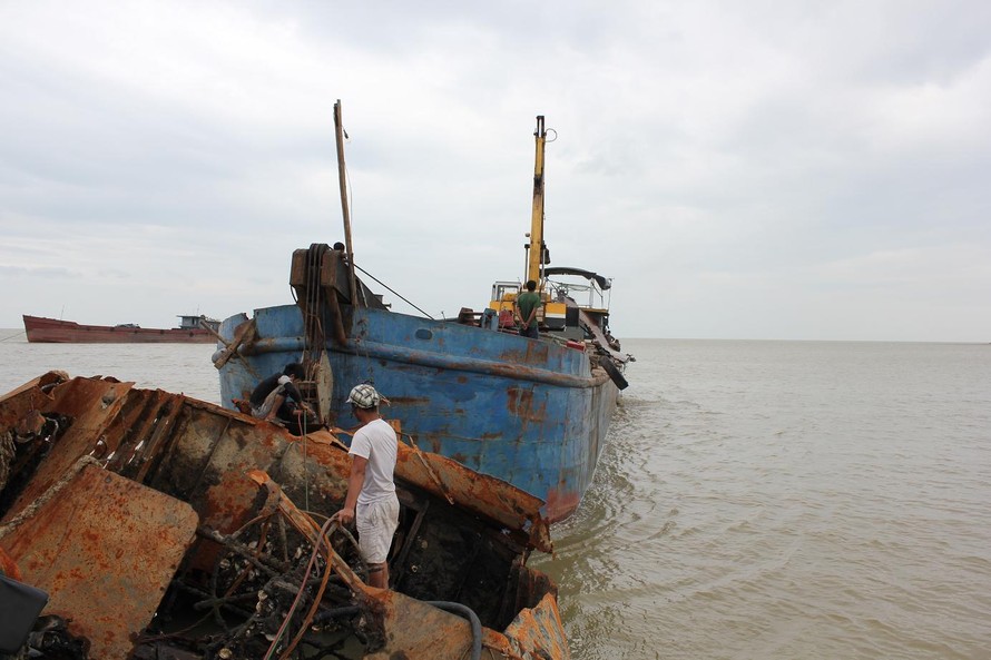 Đã vớt được xác tàu chìm tại Thanh Hóa