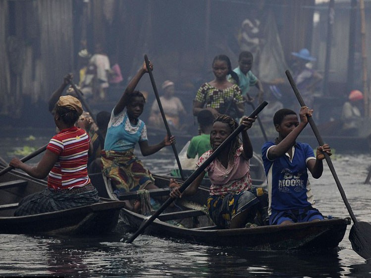 Đột nhập khu ổ chuột ở Nigeria