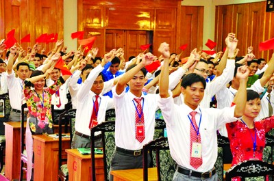 Đại biểu dự Đại hội Đoàn tỉnh Yên Bái thể hiện quyết tâm trong nhiệm kỳ tới Ảnh: N.C.K