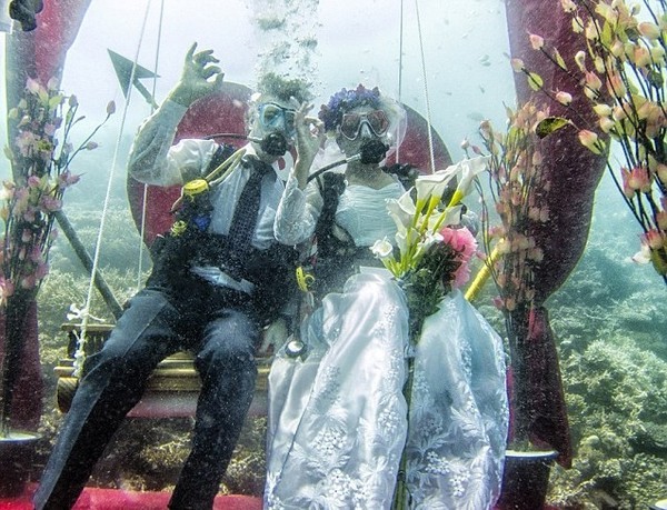 Lễ cưới dưới nước long lanh tại thiên đường Maldives