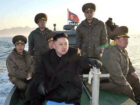 Lãnh đạo Triều Tiên Kim Jong Un đi thị sát một đơn vị pháo binh