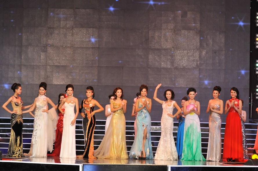 Các thí sinh thuộc Top 10 cuộc thi Hoa hậu Việt Nam 2012