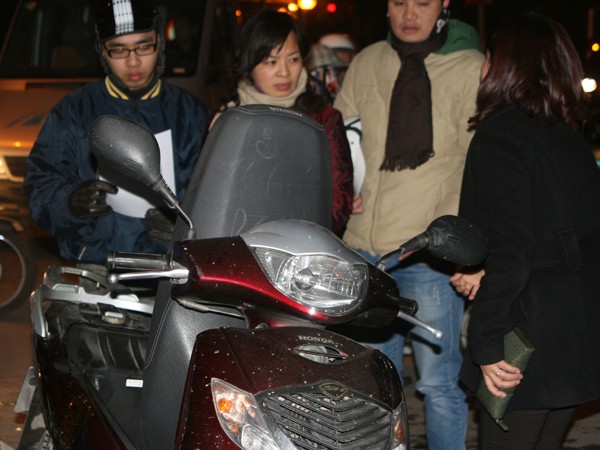 Chiếc xe Honda SH của chị Lý cháy trên đường Nguyễn Chí Thanh