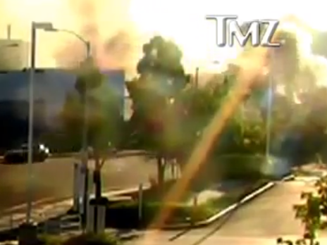 Khoảnh khắc xe chở Paul Walker nổ tung sau cú đâm
