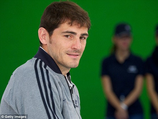 SỐC: CĐV Real ủng hộ Casillas gia nhập… Barca