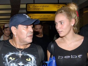 Maradona: Khoái phụ nữ tóc vàng và ngực bự