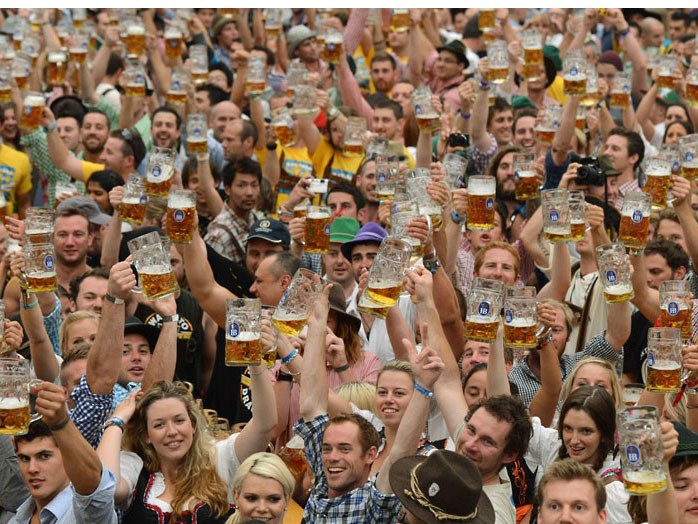 Tưng bừng lễ hội bia lớn nhất thế giới