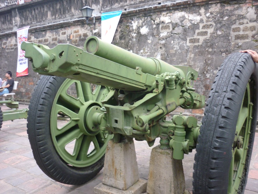 Những khẩu pháo đang trưng bày tại Bảo tàng Lịch sử Quân sự Việt Nam