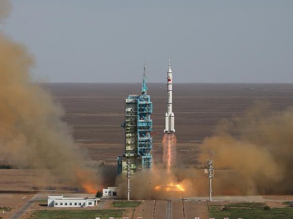 Trung Quốc phóng tàu vũ trụ Thần Châu 10